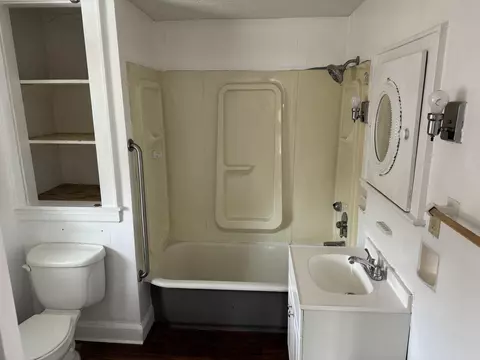 Bath - 2206 Woodside Ave, Springfield, OH 45503 photo 1 of 1
