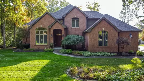 728 Oak Lea Dr, Tipp City, OH 45371
