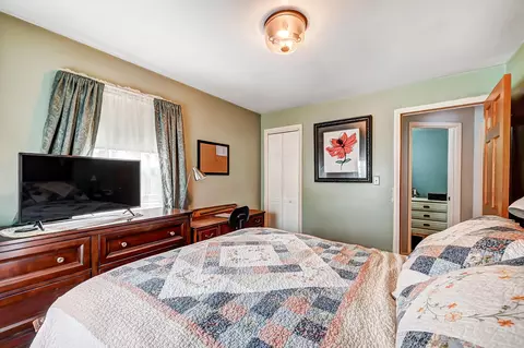 Bedroom - 1265 E Cedarview Dr, Springfield, OH 45503 photo 7 of 8