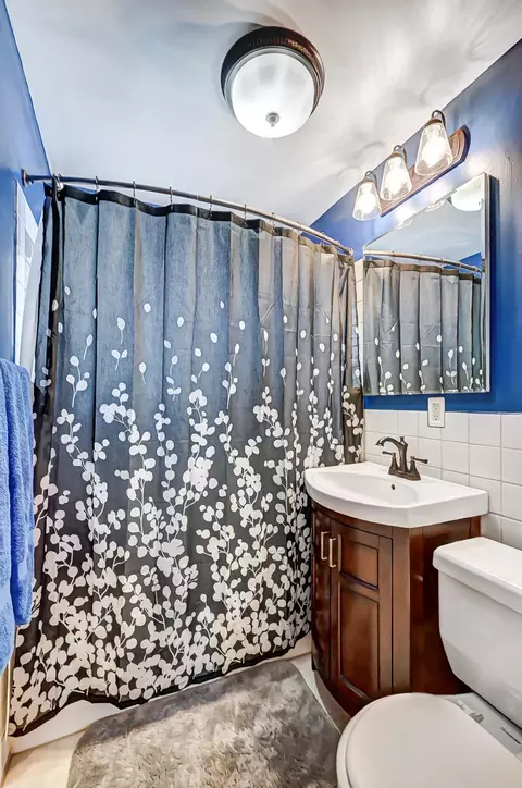 Bath - 1265 E Cedarview Dr, Springfield, OH 45503 photo 2 of 2