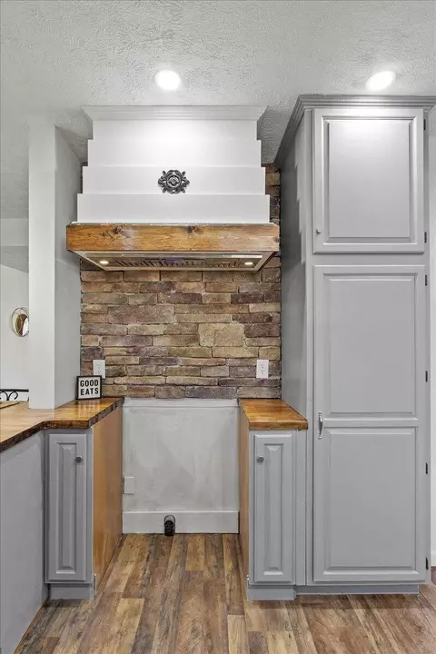 Kitchen - 5126 Kerns Rd, Springfield, OH 45502 photo 5 of 5