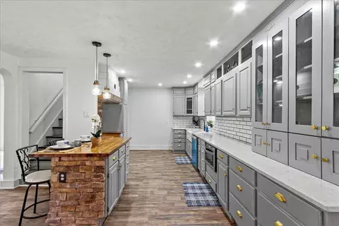 Kitchen - 5126 Kerns Rd, Springfield, OH 45502 photo 3 of 5