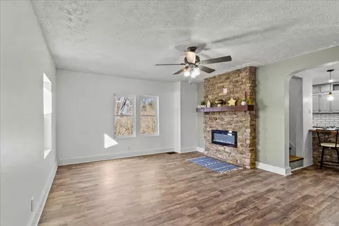 Living - 5126 Kerns Rd, Springfield, OH 45502 photo 1 of 3