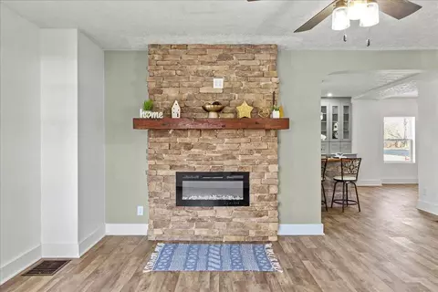 Living - 5126 Kerns Rd, Springfield, OH 45502 photo 3 of 3