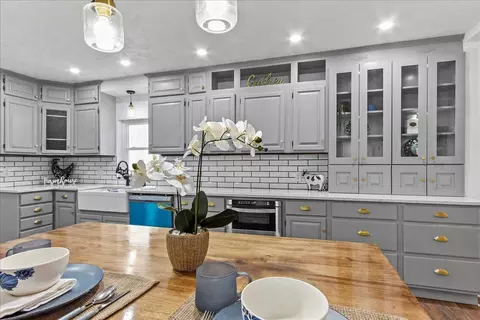 Kitchen - 5126 Kerns Rd, Springfield, OH 45502 photo 1 of 5