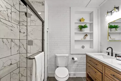 Bath - 5126 Kerns Rd, Springfield, OH 45502 photo 3 of 5