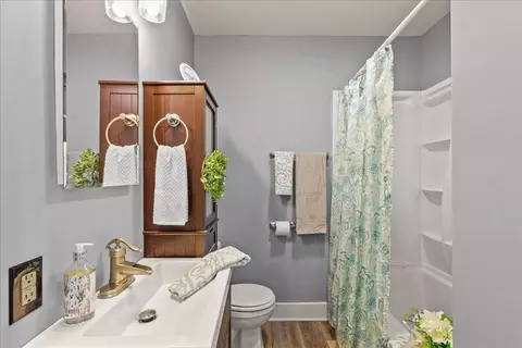 Bath - 5126 Kerns Rd, Springfield, OH 45502 photo 1 of 5