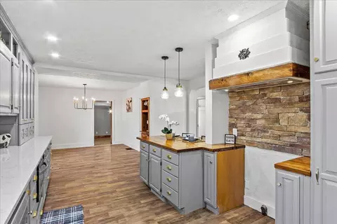 Kitchen - 5126 Kerns Rd, Springfield, OH 45502 photo 4 of 5
