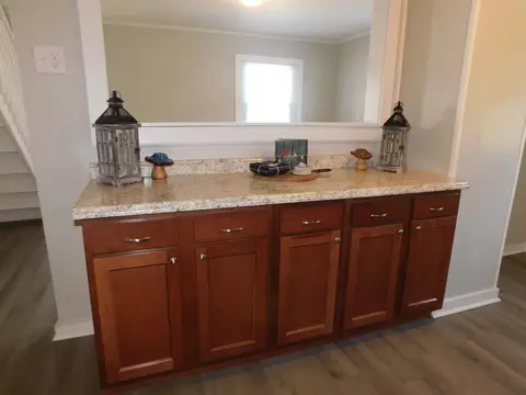 Bath - 2111 Hoppes Ave, Springfield, OH 45503 photo 2 of 3