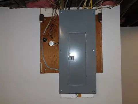 Entry Way - 2111 Hoppes Ave, Springfield, OH 45503 photo 2 of 2