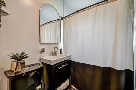 Bath - 1913 Westgate Rd, Springfield, OH 45504 photo 1 of 2