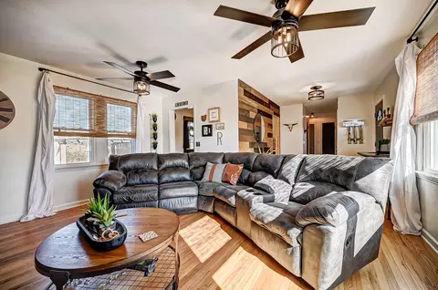 Living - 1913 Westgate Rd, Springfield, OH 45504 photo 2 of 3