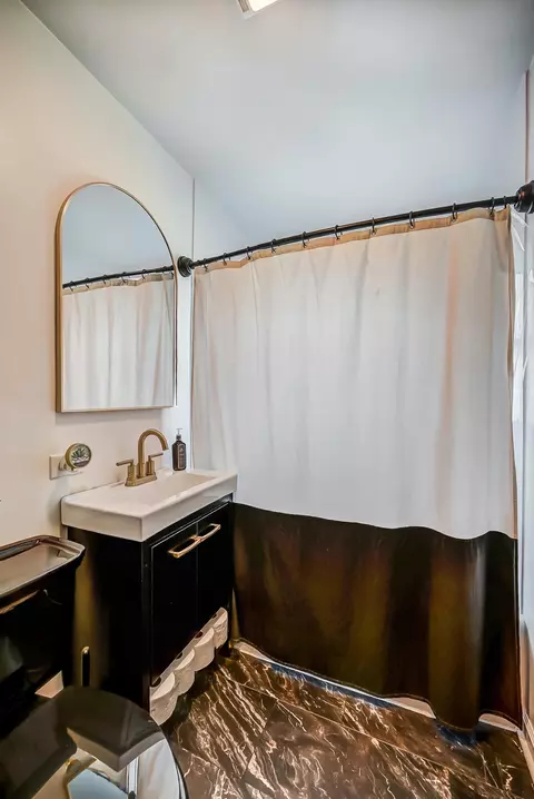Bath - 1913 Westgate Rd, Springfield, OH 45504 photo 2 of 2