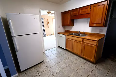 Kitchen - 1506 Beacon St, Springfield, OH 45505 photo 3 of 4