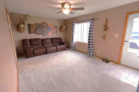 Living - 1506 Beacon St, Springfield, OH 45505 photo 4 of 4