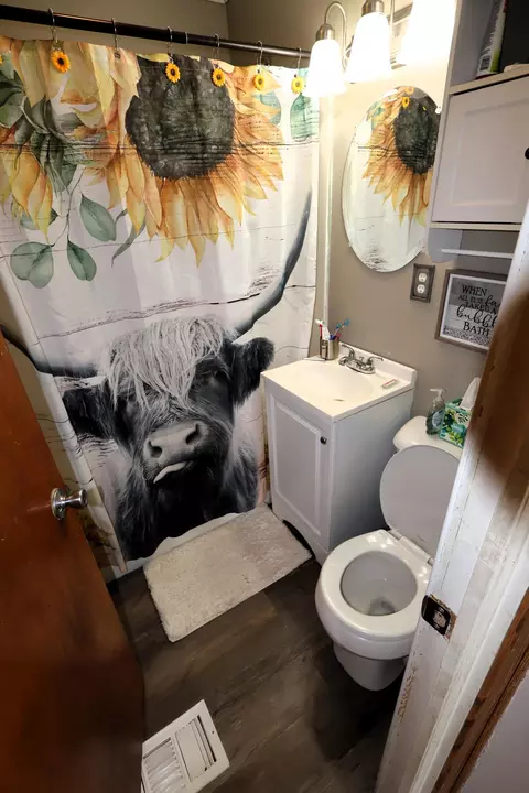 Bath - 1506 Beacon St, Springfield, OH 45505 photo 1 of 1