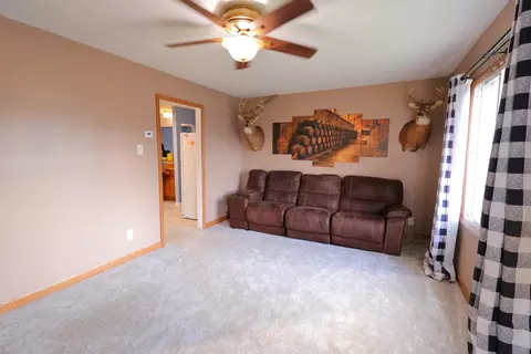 Living - 1506 Beacon St, Springfield, OH 45505 photo 1 of 4