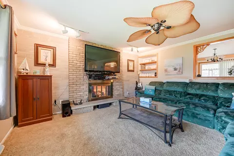 Living - 1615 Ridgeway Dr, Springfield, OH 45506 photo 3 of 6