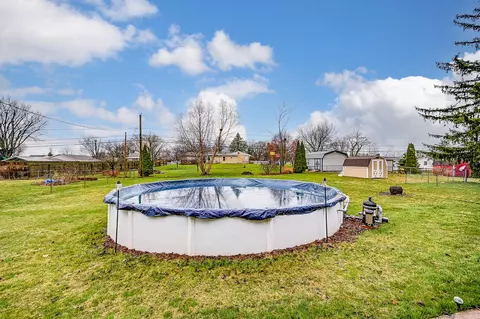 Exterior - 1615 Ridgeway Dr, Springfield, OH 45506 photo 11 of 15