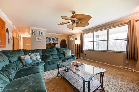Living - 1615 Ridgeway Dr, Springfield, OH 45506 photo 6 of 6