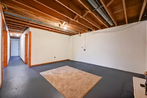 Exterior - 1615 Ridgeway Dr, Springfield, OH 45506 photo 5 of 15