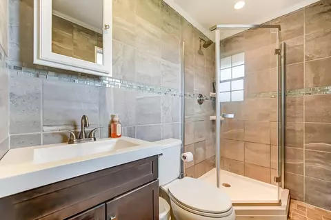 Bath - 1615 Ridgeway Dr, Springfield, OH 45506 photo 3 of 4