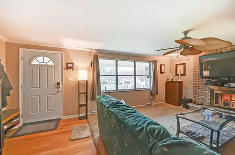 Living - 1615 Ridgeway Dr, Springfield, OH 45506 photo 1 of 6