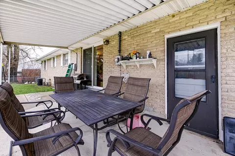 Exterior - 1615 Ridgeway Dr, Springfield, OH 45506 photo 10 of 15