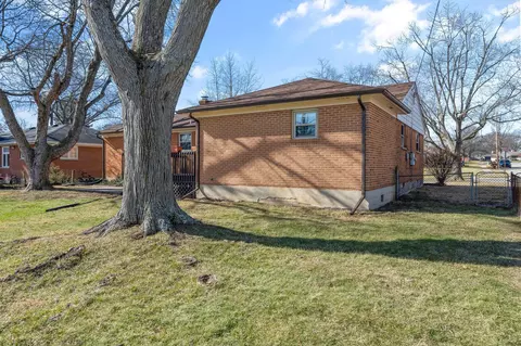 Exterior - 3914 Maryknoll Dr, Kettering, OH 45429 photo 7 of 13