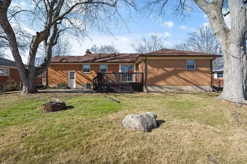 Exterior - 3914 Maryknoll Dr, Kettering, OH 45429 photo 6 of 13