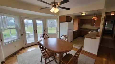 Dining - 2151 Fairfield Pike, Springfield, OH 45502 photo 1 of 3