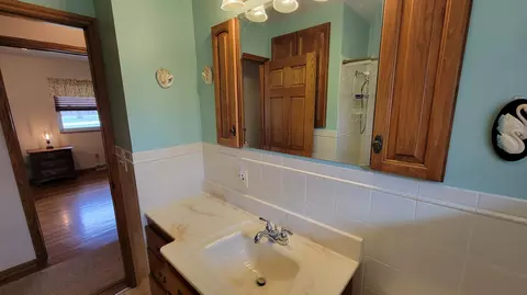 Bath - 2151 Fairfield Pike, Springfield, OH 45502 photo 3 of 10