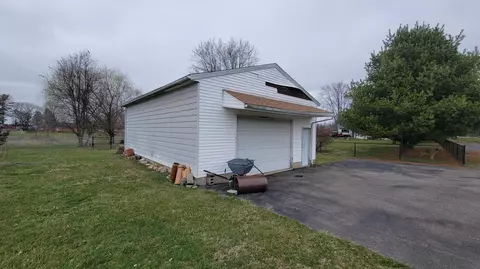 Exterior - 2151 Fairfield Pike, Springfield, OH 45502 photo 22 of 25