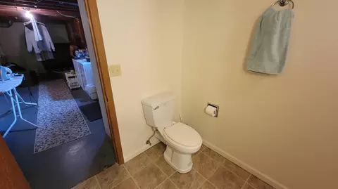 Bath - 2151 Fairfield Pike, Springfield, OH 45502 photo 7 of 10
