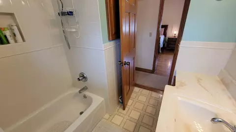 Bath - 2151 Fairfield Pike, Springfield, OH 45502 photo 4 of 10