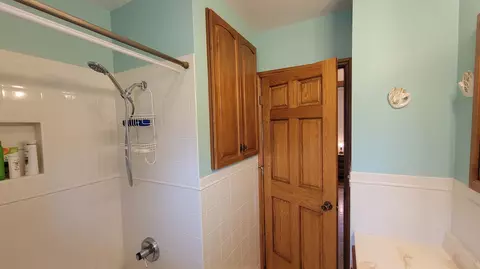 Bath - 2151 Fairfield Pike, Springfield, OH 45502 photo 5 of 10