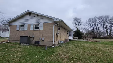 Exterior - 2151 Fairfield Pike, Springfield, OH 45502 photo 6 of 25