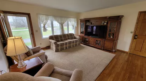 Living - 2151 Fairfield Pike, Springfield, OH 45502 photo 1 of 3