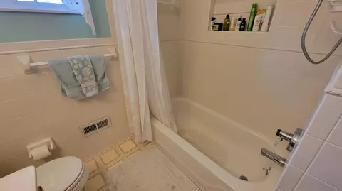 Bath - 2151 Fairfield Pike, Springfield, OH 45502 photo 2 of 10