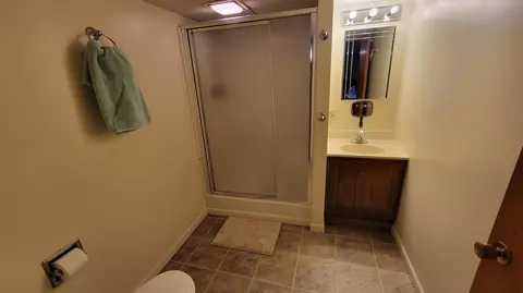 Bath - 2151 Fairfield Pike, Springfield, OH 45502 photo 10 of 10