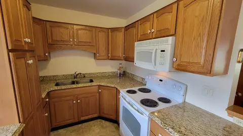 Kitchen - 2151 Fairfield Pike, Springfield, OH 45502 photo 4 of 6