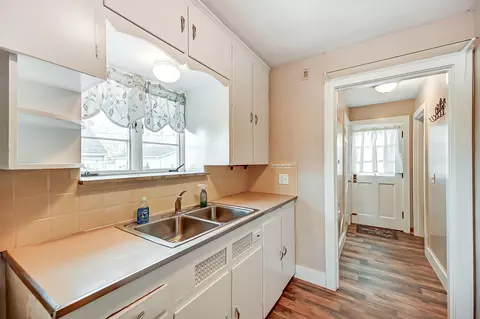 Kitchen - 606 S Clairmont Ave, Springfield, OH 45505 photo 3 of 5