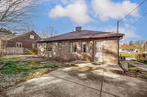 Exterior - 606 S Clairmont Ave, Springfield, OH 45505 photo 4 of 9