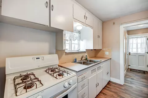 Kitchen - 606 S Clairmont Ave, Springfield, OH 45505 photo 2 of 5