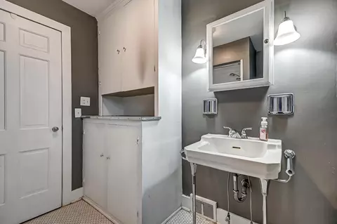 Bath - 606 S Clairmont Ave, Springfield, OH 45505 photo 3 of 4