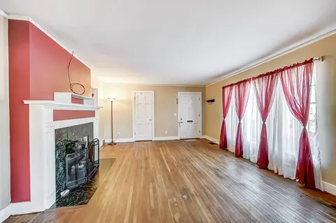 Living - 606 S Clairmont Ave, Springfield, OH 45505 photo 2 of 5