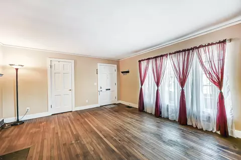 Living - 606 S Clairmont Ave, Springfield, OH 45505 photo 1 of 5