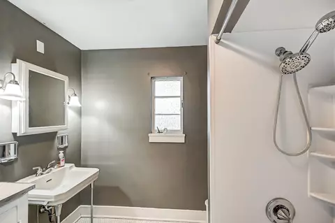 Bath - 606 S Clairmont Ave, Springfield, OH 45505 photo 1 of 4