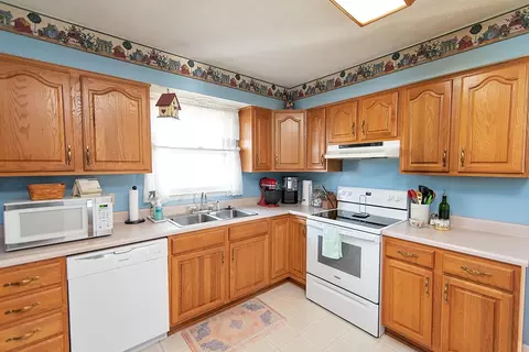 Kitchen - 2003 Cheviot Hills Dr, Springfield, OH 45505 photo 1 of 2