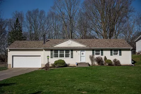 2003 Cheviot Hills Dr, Springfield, OH 45505